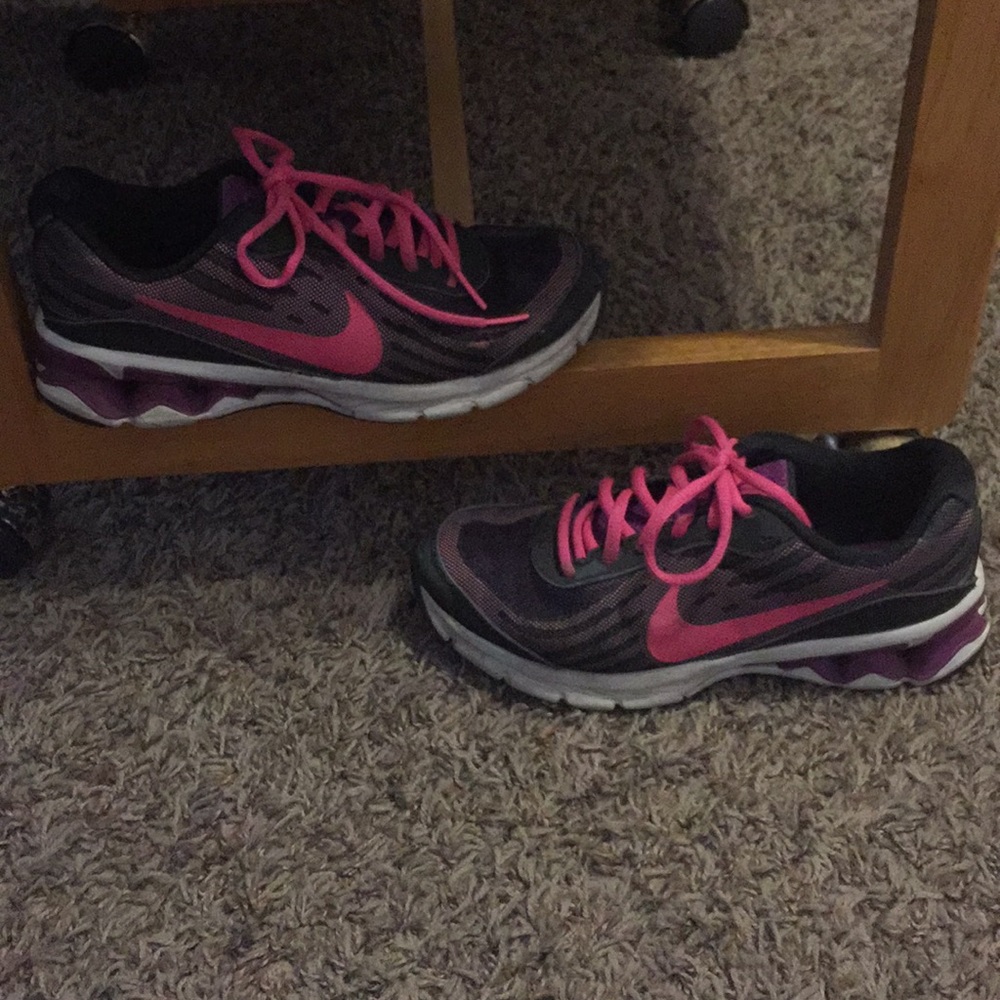 Reax Run Nike Shoes - Picture 2 of 8
